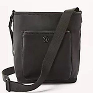 lululemon All Set Mini Bucket Bag BLACK